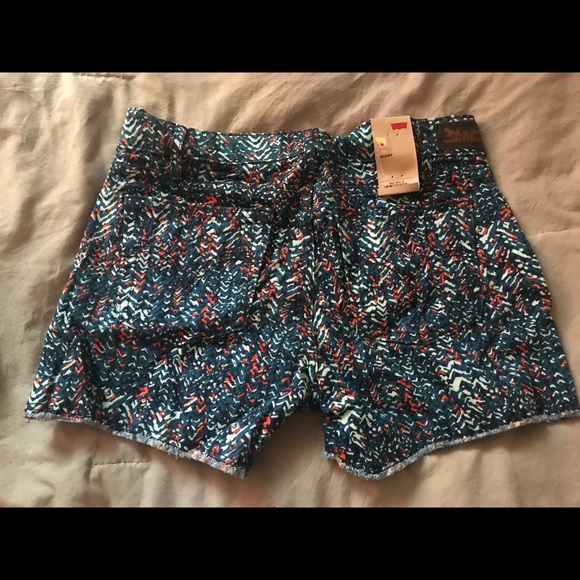Girls LEVI’S Go Forth Cut Off Shorts - Size 6 - Picture 2 of 2